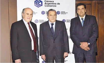  ?? ROLANDO STRACUZZI ?? Señor 8. Parrilli, titular de la AFI, ayer con Carlos De la Vega de la Cámara de Comercio.