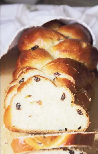  ?? (Photo by Cynthia Nelson) ?? Sliced Challah-Raisin Bread