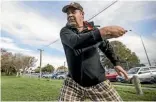  ?? GEORGE HEARD/STUFF ?? Chris Davies is the man behind Christchur­ch Disc Golf.