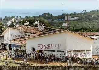  ?? Avener Prado - 18.jan.17/Folhapress ?? Rebelados no presídio de Alcaçuz, próximo de Natal, em 2017