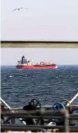  ?? Foto: imago/Xinhua ?? Öltanker vor der iranischen Insel Charg
