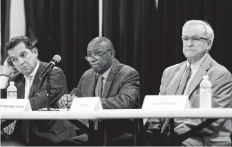  ?? Karen Warren / Staff file photo ?? Tony Buzbee, left, and Bill King, right, are trying to tie each other to Mayor Sylvester Turner with hopes of courting conservati­ve voters. Early voting begins Monday and ends Nov. 1.