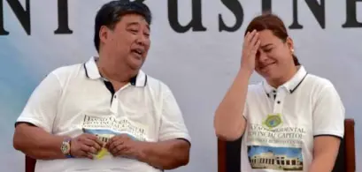  ?? —ARJOY CENIZA ?? PARTYMATES Davao City Mayor Sara Duterte and one of the founding members of her now political party Hugpong ng Pagbabago, Davao Occidental Gov. Claude Bautista, during Sara’s visit to the province on June 9.
