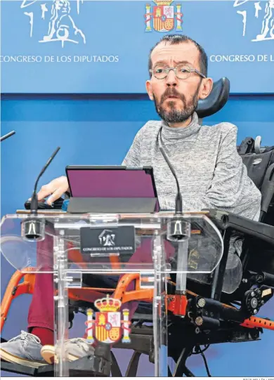  ?? JESÚS HELLÍN / EFE ?? El portavoz de Unidas Podemos en el Congreso, Pablo Echenique, durante la rueda de prensa, ayer, en la Cámara Baja.