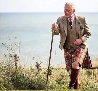  ?? ?? El rey Carlos III de Inglaterra, ataviado con el tradiciona­l ‘kilt’ escocés.