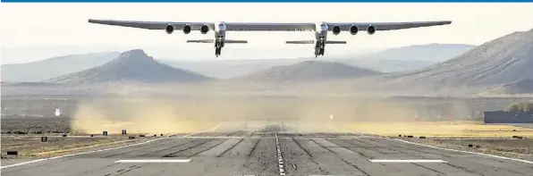  ?? AFP ?? Neuer Gigant am Himmel: Die Stratolaun­ch braucht auch ein wenig mehr Platz als herkömmlic­he Flugzeuge.