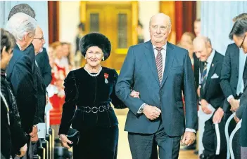  ?? FOTO: DPA ?? König Harald und Königin Sonja von Norwegen feierten Anfang 2015 in Oslo ihre 25-jährige Regentscha­ft. Mittlerwei­le erfahren sie eine große Herzlichke­it durch die Norweger.