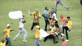  ?? PICTURE: MOTSHWARI MOFOKENG/AFRICAN NEWS AGENCY (ANA) ?? A security official being beaten by a mob when violence erupted at the Moses Mabhida Stadium as fans stormed the pitch last weekend.