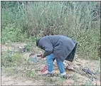  ?? ?? Kukhanyeni Indvuna Yenkhundla Remember Matsenjwa cleaning his shoes from the drainage after travelling the muddy road.