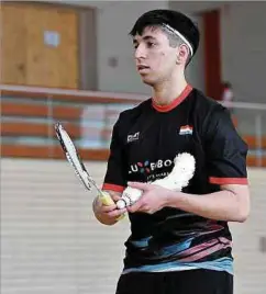  ?? ?? Für den 17 Jahre alten Jérôme Pauquet ist der Badmintons­port zu gleichen Teilen Arbeit und Vergnügen.