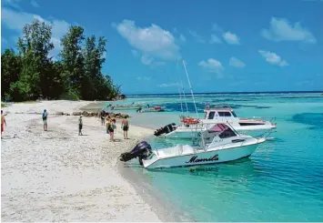  ?? Foto: Carola Frentzen, dpa ?? Strahlend blauer Himmel, paradiesis­cher Strand: Die Seychellen sind ein Traum für viele Urlauber. Eine Dokumentat­ion zeigt jetzt, wie die Bewohner den Charakter der Inseln erhalten wollen.