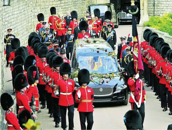  ?? AP ?? El rey Carlos III y sus hermanos, la princesa Ana, el príncipe Eduardo y el duque de York, durante el cortejo fúnebre