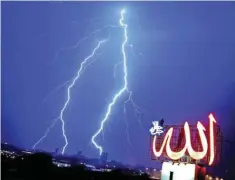  ?? — Photo by Yasser Al-Zayyat ?? KUWAIT: Lightning strikes in the sky over Salmiya early yesterday.