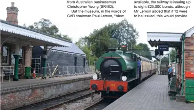  ?? TObY JenninGS/SR ?? Hunslet ‘austerity’ 0-6-0St no. WD190 arrives at Castle Hedingham station on august 4, passing the new ‘Brewster interpreta­tion Centre’, clad in timber to resemble an original
Colne Valley & Halstead Railway goods shed.