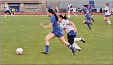  ?? Michael Baron ?? Gordon Central’s Jacky Alvarez moves downfield with the ball during the Lady Warriors’ region game against Armuchee at Ratner Stadium on Wednesday.