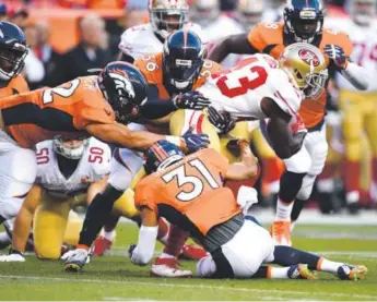  ??  ?? Broncos special-teamers converge on the San Francisco 49ers’ Chris Davis during a kickoff return Saturday in Denver. John Leyba, The Denver Post