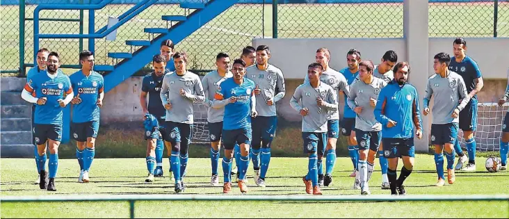  ?? MEXSPORT ?? Jugadores de Cruz Azul, en un entrenamie­nto.