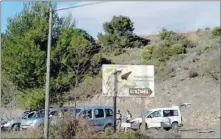  ??  ?? C’est l’entrée du parc, les agents de l’office français de la biodiversi­té (OFB) sont en place pour chercher les loups