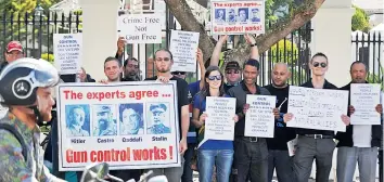  ?? PICTURE: DAVID RITCHIE ?? GUN-HO: Recreation­al gun owners picketed outside Parliament showing support for their representa­tives attending the National Firearms Summit inside the institutio­n yesterday. The group, which consisted of a number of gun-sporting members, said it was...