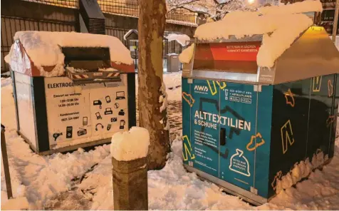  ?? Foto: Michael Hochgemuth ?? Die Stadt hat bereits zahlreiche Kleidercon­tainer aufgestell­t; insgesamt sollen es bald 300 sein.