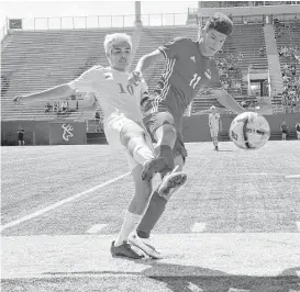  ?? Jerry Baker ?? Dobie midfielder Edwin Saldivar, left, and Channelvie­w midfielder Nelson Sevilla battle for the ball during the second overtime period Saturday.