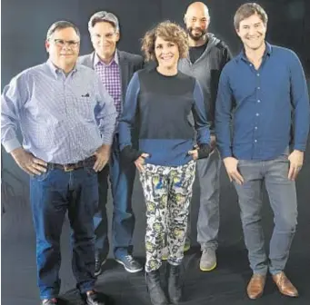  ?? Kirk McKoy
Los Angeles Times ?? ROBERT KING, left, Peter Gould, Jill Soloway, John Ridley and Mark Duplass.