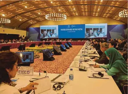  ?? BERNAMA PIC ?? Internatio­nal Trade and Industry Minister Datuk Seri Mustapa Mohamed (second from right) at the Asia-Pacific Economic Cooperatio­n meeting in Hanoi on Sunday.