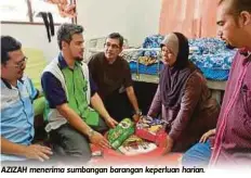  ??  ?? AZIZAH menerima sumbangan barangan keperluan harian.