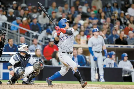  ?? AP-Yonhap ?? Texas Rangers’ Choo Shin-soo watches his home run during the seventh inning of a baseball game against the San Diego Padres in San Diego, Monday.