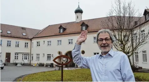  ?? Foto: Stefan Reinbold ?? 41 Jahre war Paul Steghöfer im Dominikus Ringeisen Werk. Nun geht der am 26. Februar 1952 geborene und mittlerwei­le dienstälte­ste Mitarbeite­r des Ringeisen Werkes in den Ruhestand.