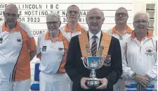  ?? ?? President Martyn Dolby with the Eversley Trophy and his winning team.