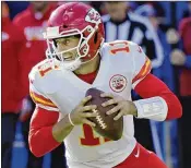  ?? BILL KOSTROUN / AP 2017 ?? After 13 seasons in San Francisco and Kansas City, Alex Smith has been around enough players and teams to understand which ones believe and which do not.