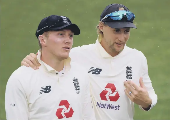  ??  ?? England’s Joe Root and Dom Bess (left).