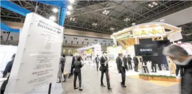  ?? Agence France-presse ?? ↑
Visitors at the Internatio­nal Nanotechno­logy Exhibition and Conference in Tokyo on Friday.