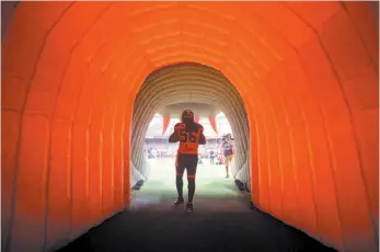  ?? CP FILE PHOTO ?? Solomon Elimimian of the B.C. Lions stands in an inflatable tunnel as he’s introduced before a game against the Calgary Stampeders earlier this season. The woeful Lions host the Edmonton Eskimos tonight.