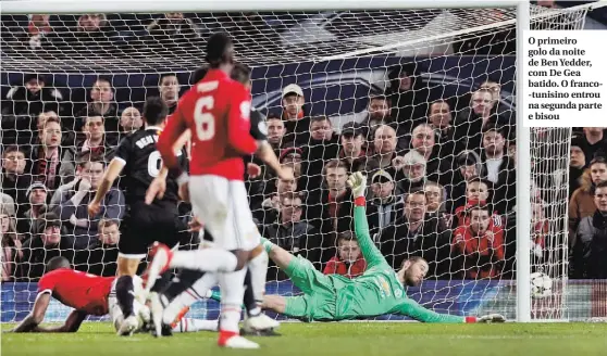  ??  ?? O primeiro golo da noite de Ben Yedder, com De Gea batido. O franco-tunisino entrou na segunda parte e bisou