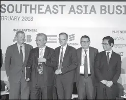  ??  ?? Joining ASEAN BAC Philippine­s chairman Joey Concepcion are (from left) Marcus Wallenberg, chairman of SEB, SAAB Group and Foundation Asset Management; Y. Bhg. Tan Sri Datum Wira Azman Hj. Mokhtar, managing director of Khazanah Nasional; Mikael Damberg,...