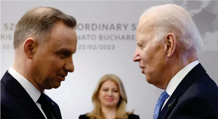  ?? Image : EVELYN HOCKSTEIN/REUTERS ?? Joe Biden (à gauche) défend sans équivoque le soutien militaire des Etats-Unis à l'Ukraine