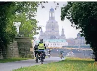  ?? FOTO: ROBERT MICHAEL/DPA-TMN ?? Die Radroute entlang der Elbe war laut der ADFC-Radreisean­alyse 2020 am beliebtest­en.