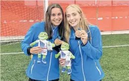  ?? CONTRIBUTE­D ?? Bryn Canning, left, poses for a photo with Canada Games teammate Mya Archibald.