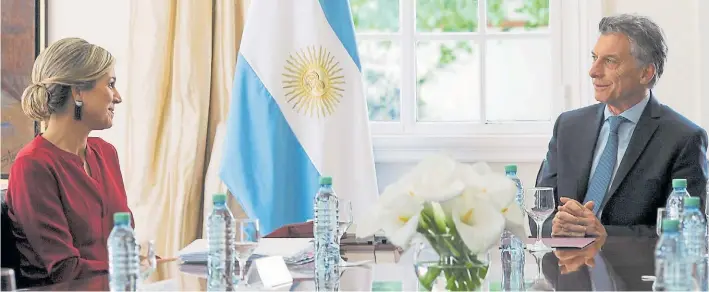  ?? AFP ?? De local. La reina Máxima de Holanda y el presidente Macri, en octubre del año pasado en la Quinta de Olivos, durante la última visita de Zorreguiet­a a la Argentina.