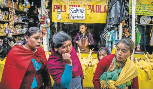  ?? ADRIANA ZEHBRAUSKA­S FOR THE NEW YORK TIMES ?? Under Nafta, processed foods have poured into Mexico. A traditiona­l market in San Cristóbal de las Casas.