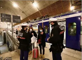  ?? (Photos Sébastien Botella) ?? Sur toute la journée d’hier,  agents de la Sûreté publique ont été déployés sur le terrain pour contrôler les frontières du pays.