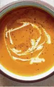  ?? Yossy Arefi / New York Times ?? Caramelize­d onions, apple cider and curry powder make this soup stand out.