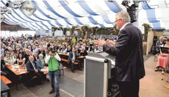  ?? FOTO: FELIX KÄSTLE ?? Landwirtsc­haftsaussc­hussvorsit­zender Alois Gerig auf der Oberschwab­enschau: „Die Förderung aus der gemeinsame­n europäisch­en Agrarpolit­ik ist Bauerngeld – und das muss in Bauernhand bleiben.“