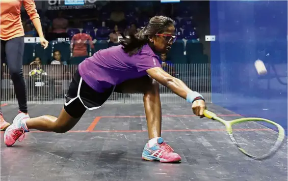  ??  ?? Too strong: S. Sivasangar­i beat compatriot Zoe Foo 11-5, 11- 6, 11-9 in the fourth round of the World Junior Championsh­ips in Tauranga, New Zealand, yesterday.