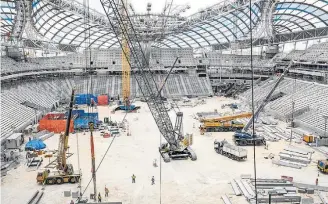  ?? OLYA MORVAN/THE NEW YORK TIMES ?? Obras. Estádio em construção para a Copa de 2022: Fifa evita tomar lado no impasse