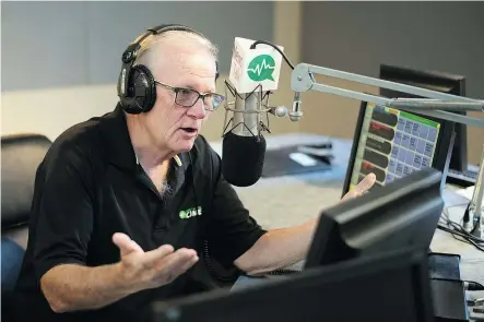  ?? QC PHOTO BY TROY FLEECE ?? Alex Docking working in the CJME broadcast booth in Regina.