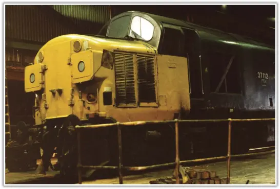  ??  ?? This is the number 1 end of 37112 in ‘Eastfield’ livery seen in Eastfield depot on 1th June 1983.