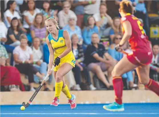  ?? ON THE BALL: Stephanie Kershaw in action against Spain during the recent Internatio­nal Test match series in Perth. Picture: DANIEL CARSON ??